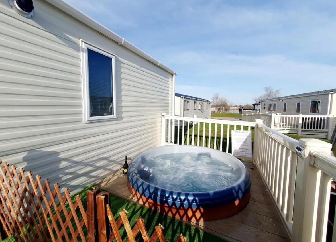 15 Kestrel Close Hot Tub Retreat تاتيرشال المظهر الخارجي الصورة